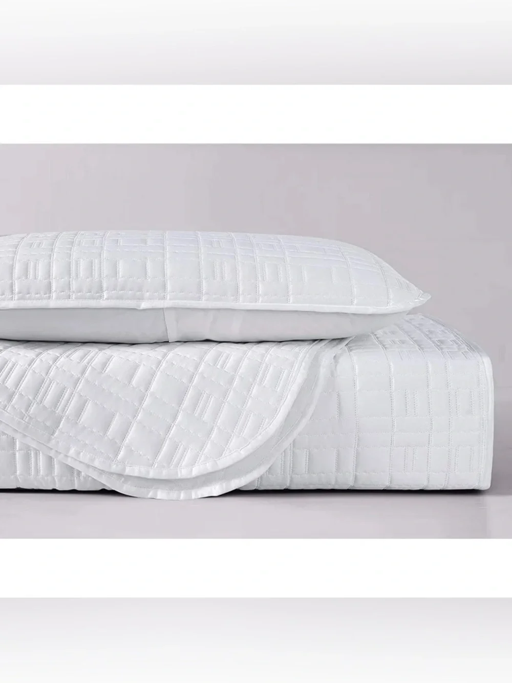 Classic White Quilted king/cal king Bedspread Set